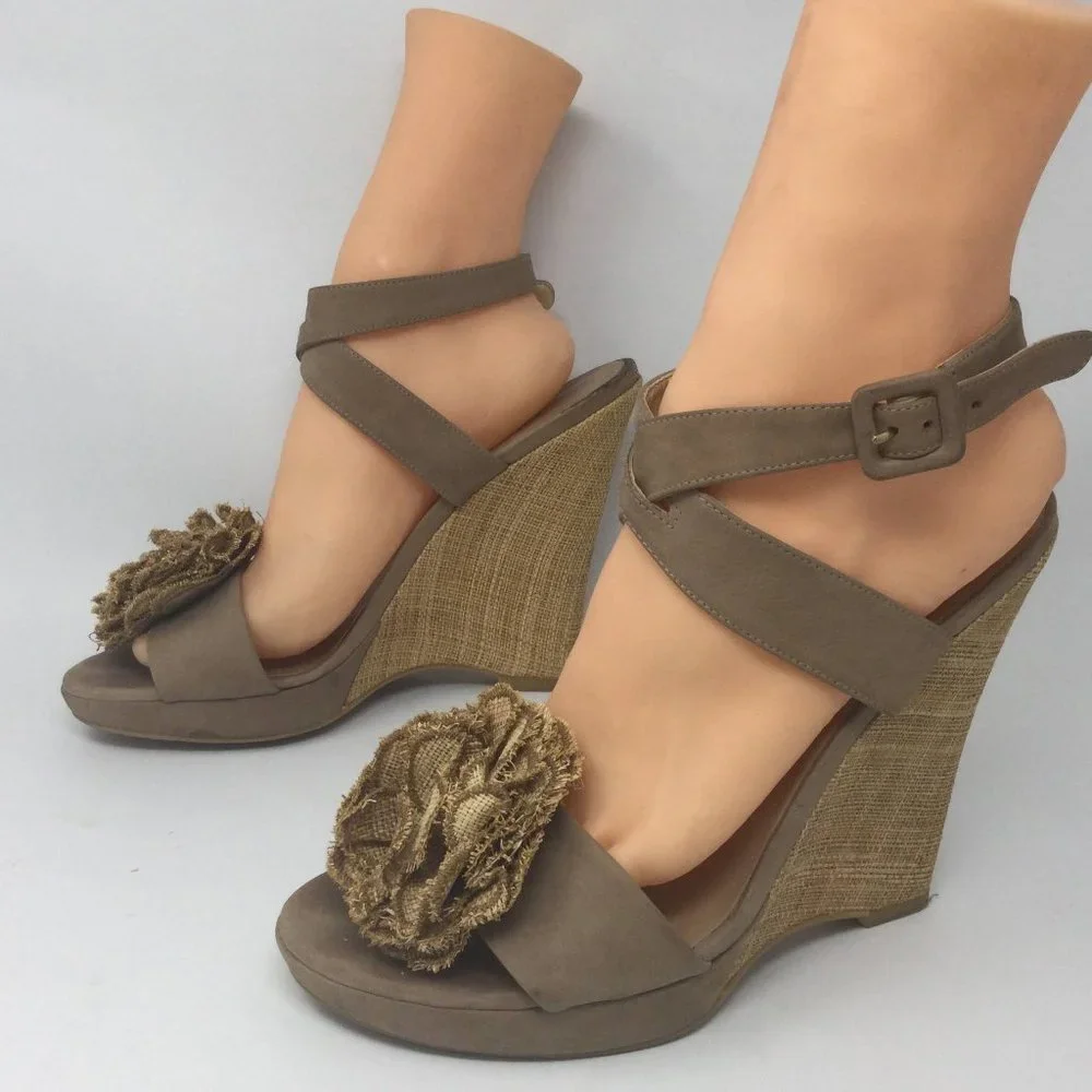 Stuart Weitzman Beige Leather Wedge Sandal 8.5M